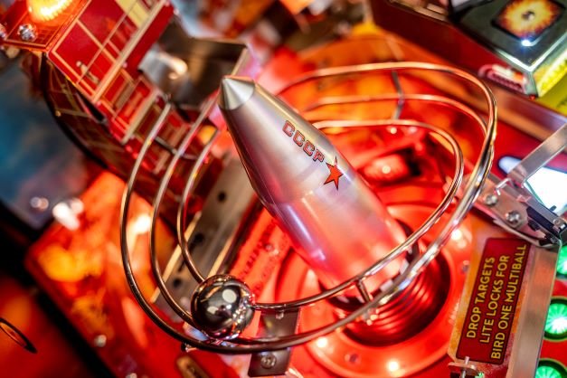 James Bond 007 Premium Pinball Machine by Stern Pinball for sale in Australia