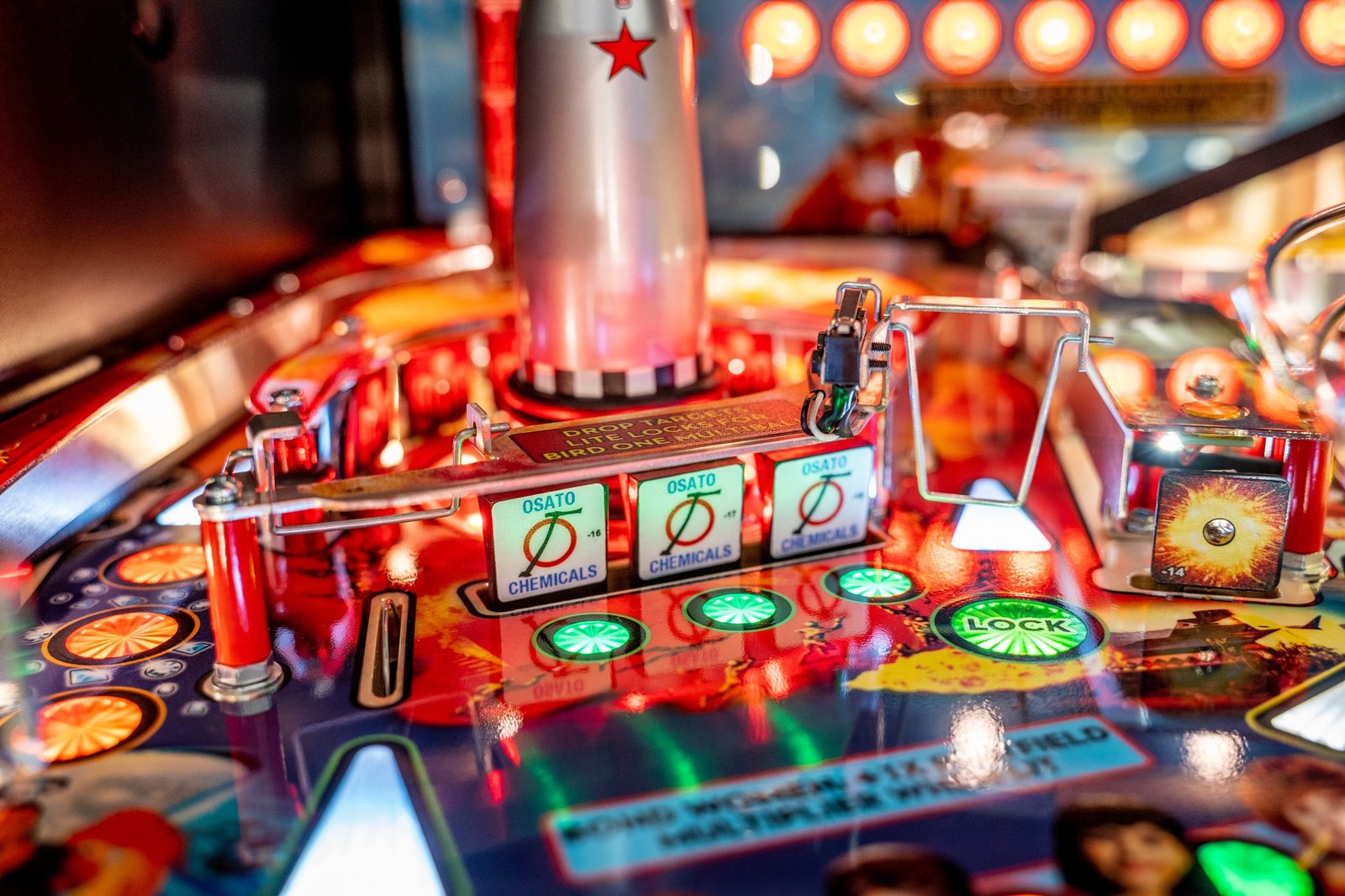 James Bond 007 Pro Pinball Machine by Stern Pinball for sale in Australia